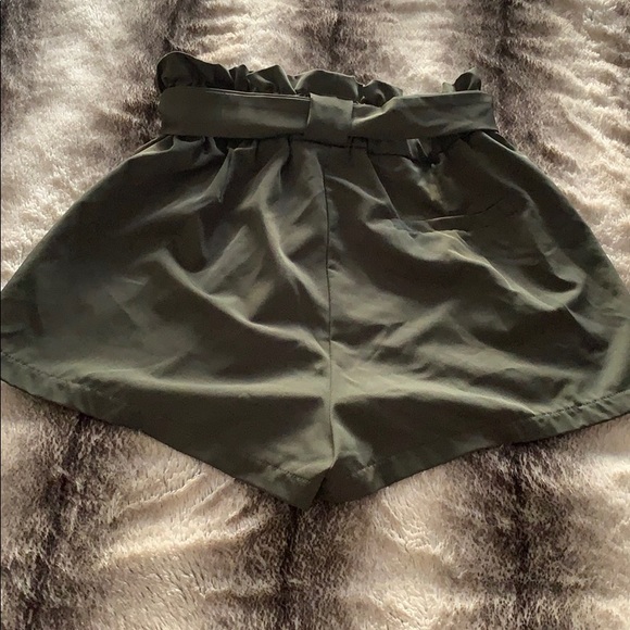 Stylish olive green shorts - Picture 3 of 5